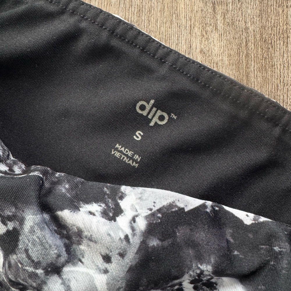 Dip Abstract Performance Leggings - Picture 5 of 6